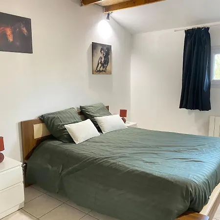 Equestre Au Bord Du Canal Nantes A Brest Holiday home *