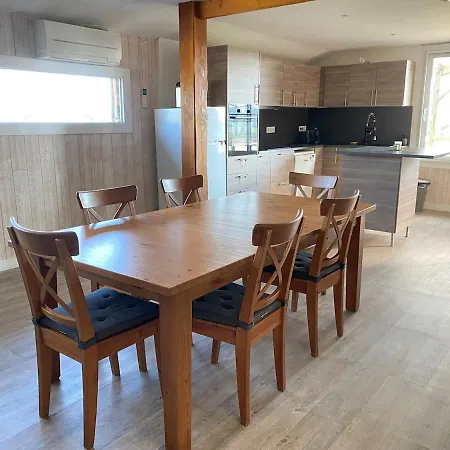 Equestre Au Bord Du Canal Nantes A Brest Holiday home *