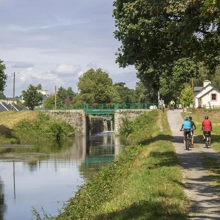 Equestre Au Bord Du Canal Nantes A Brest 別荘 *